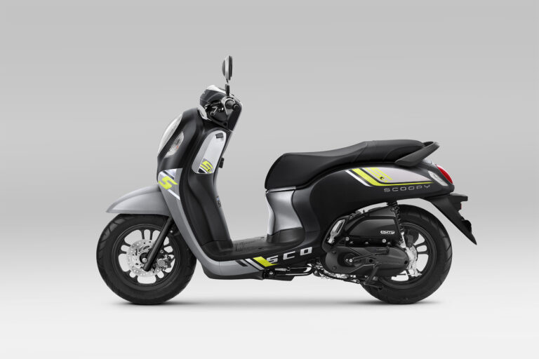 AHM-Scoopy-2022-Sporty-Silver